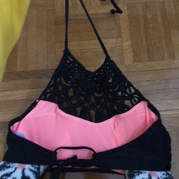 black bikini top - Picture 3 of 3